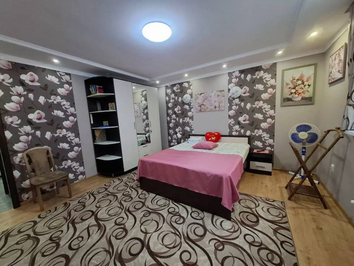 1-комн. возле Нарзанной галереи, 40 м², ул. Розы Люксембург, 7 — фото квартиры посуточно в Кисловодске №2