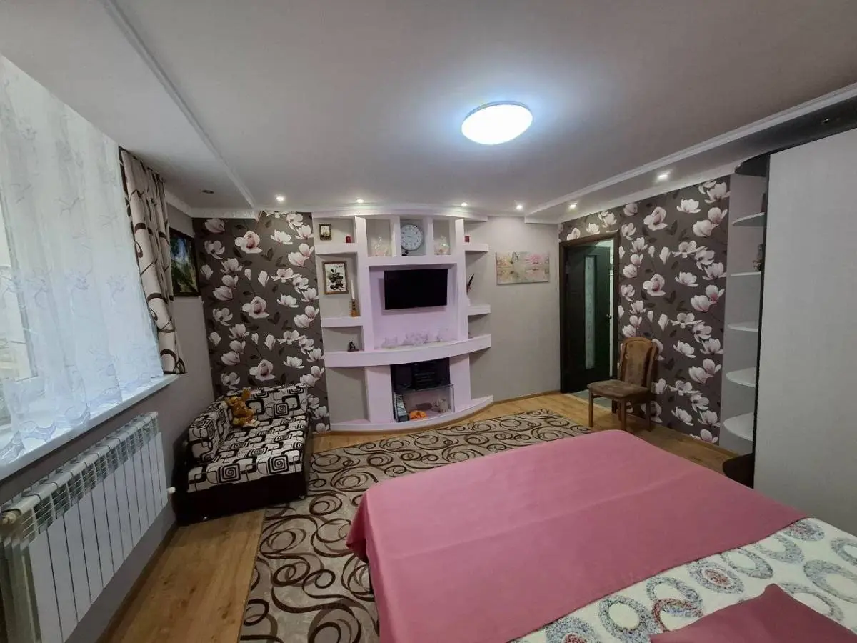 1-комн. возле Нарзанной галереи, 40 м², ул. Розы Люксембург, 7 — фото квартиры посуточно в Кисловодске №3