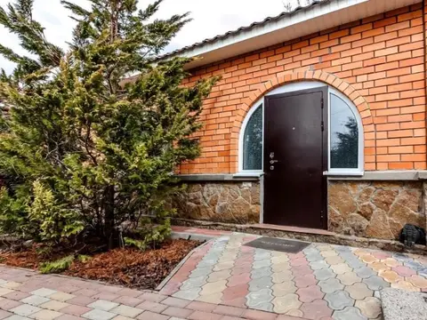 2-комн. у Никольского собора, 40 м² — квартира посуточно в Кисловодске, ул. Ермолова, 34