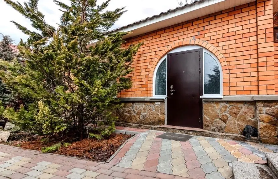 2-комн. у Никольского собора, 40 м², ул. Ермолова, 34 — главное фото квартиры посуточно в Кисловодске