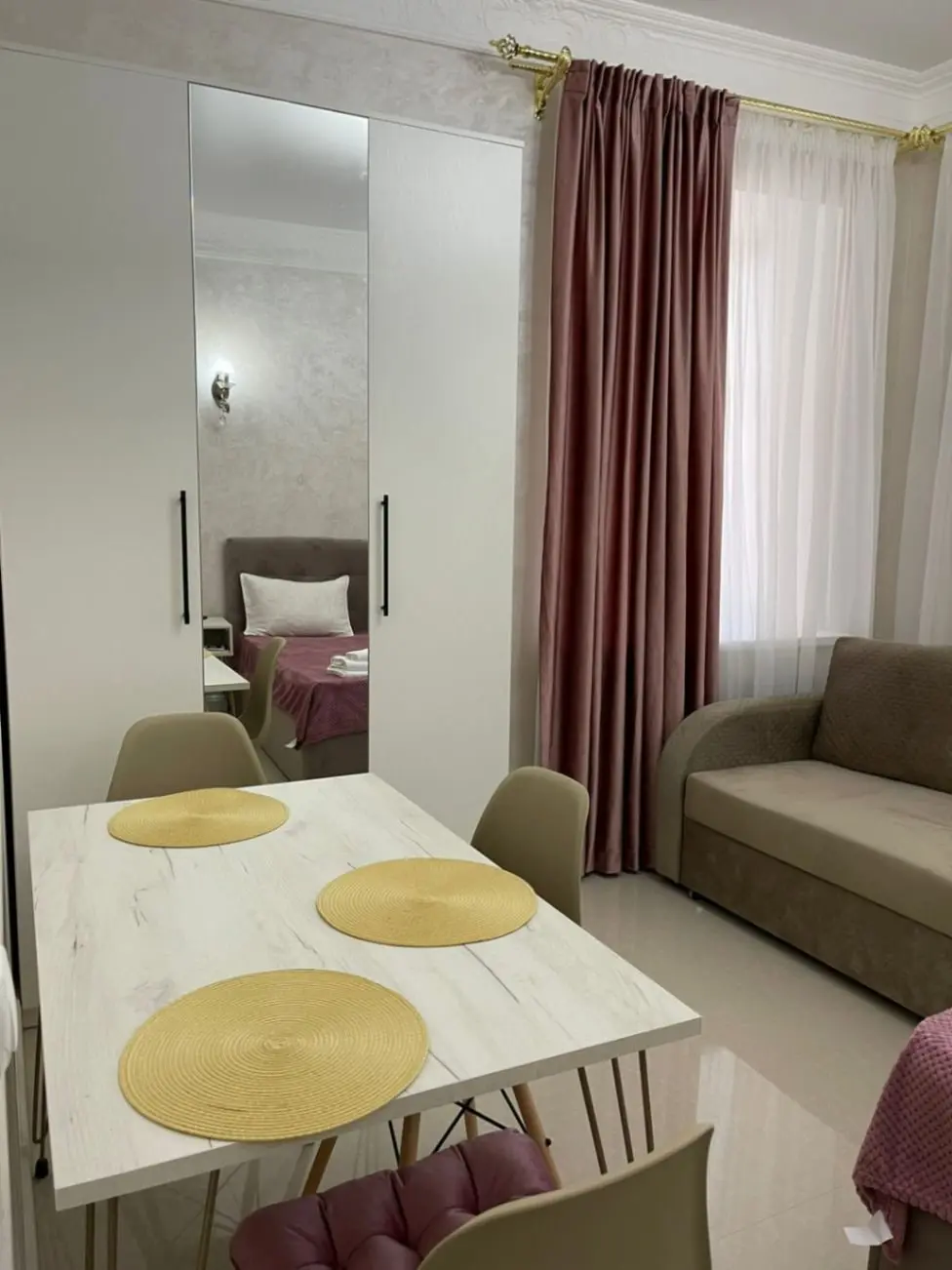 1-комн. у Нарзанной галереи, 25 м², ул. Красноармейская, 11 — фото квартиры посуточно в Кисловодске №3
