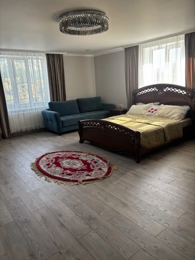 2-комн. в Кисловодске, 100 м², ул. Сиреневая, 15 — главное фото квартиры посуточно в Кисловодске