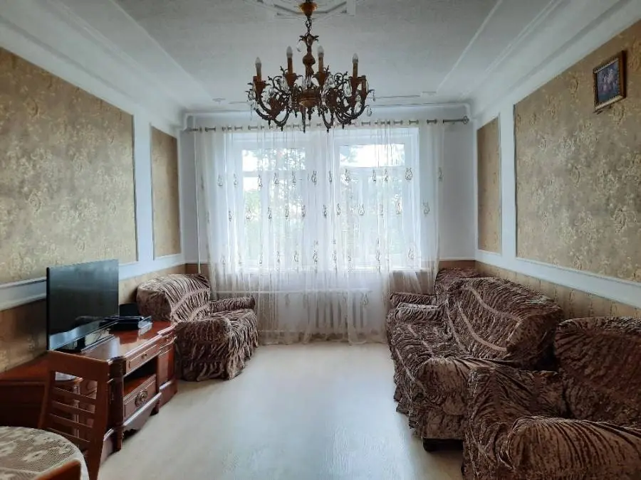 3-комн. рядом с зелёной зоной, 90 м², ул. 40 Лет Октября, 15 — главное фото квартиры посуточно в Кисловодске