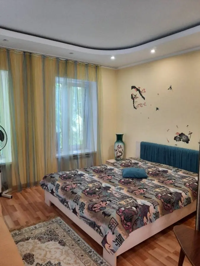 2-комн. в центре Кисловодска, 55 м², ул. Мира, 6 — главное фото квартиры посуточно в Кисловодске