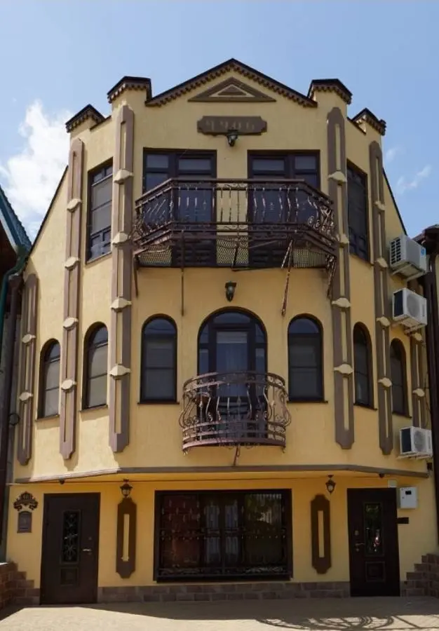 2-комн. возле Никольского собора, 56 м², ул. Подгорная, 18 — главное фото квартиры посуточно в Кисловодске