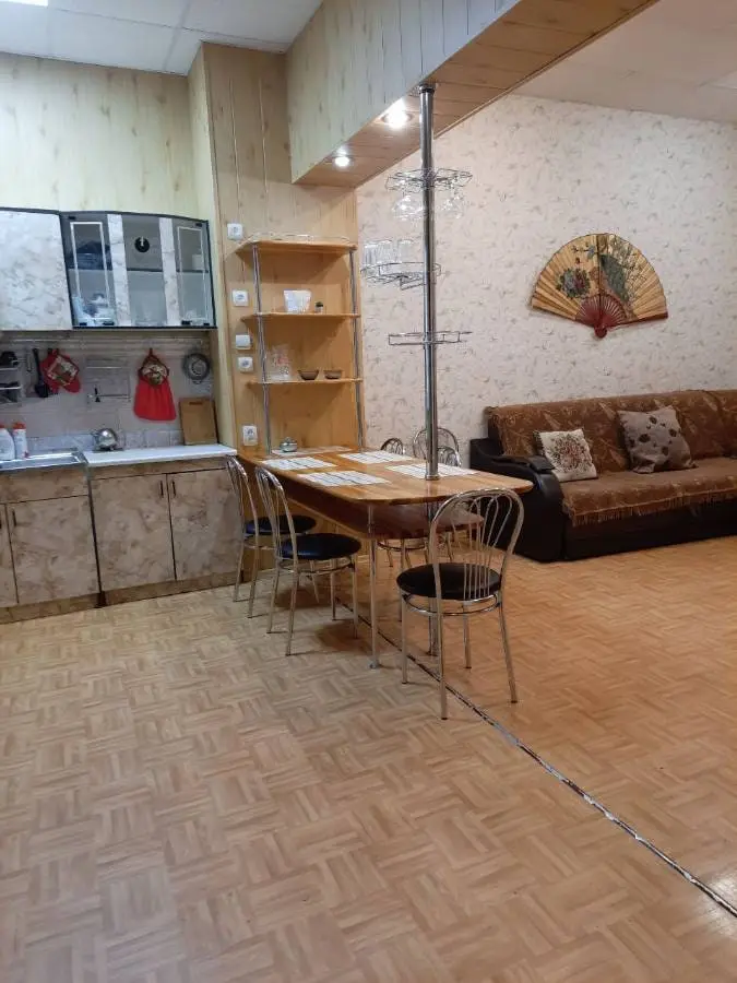 3-комн. рядом с Нарзанной галереей, 80 м², пр. Мира, 14 — фото квартиры посуточно в Кисловодске №2
