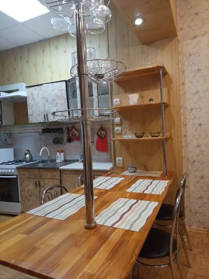 3-комн. рядом с Нарзанной галереей, 80 м², пр. Мира, 14 — главное фото квартиры посуточно в Кисловодске