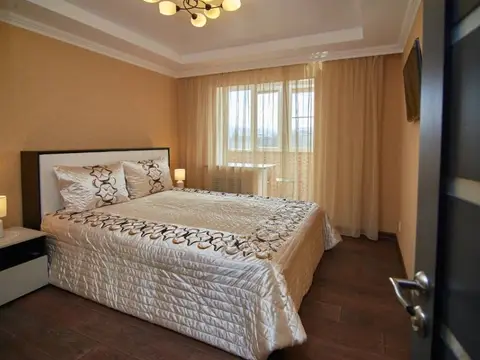 3-комн. на Широкой улице, 80 м² — квартира посуточно в Кисловодске, ул. Широкая, д. 36