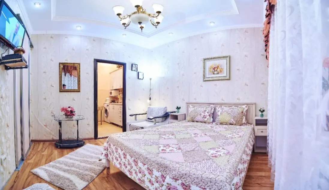 1-комн. у Нижнего парка, 35 м², ул. Гагарина, 10 — главное фото квартиры посуточно в Кисловодске