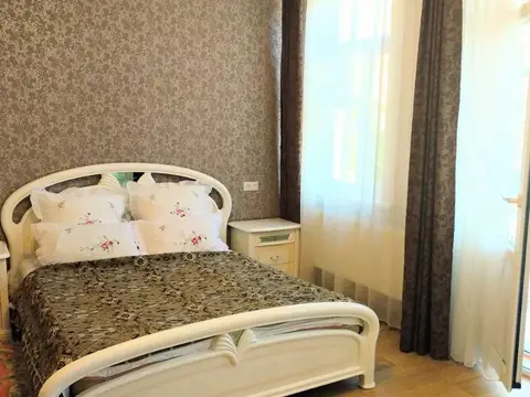 2-комн. рядом с Нарзанной галереей, 60 м² — квартира посуточно в Кисловодске, ул. Ермолова, д 4