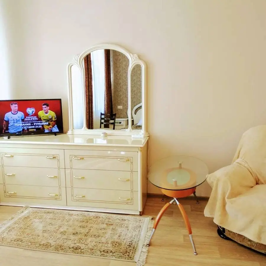 2-комн. рядом с Нарзанной галереей, 60 м², ул. Ермолова, д 4 — фото квартиры посуточно в Кисловодске №2
