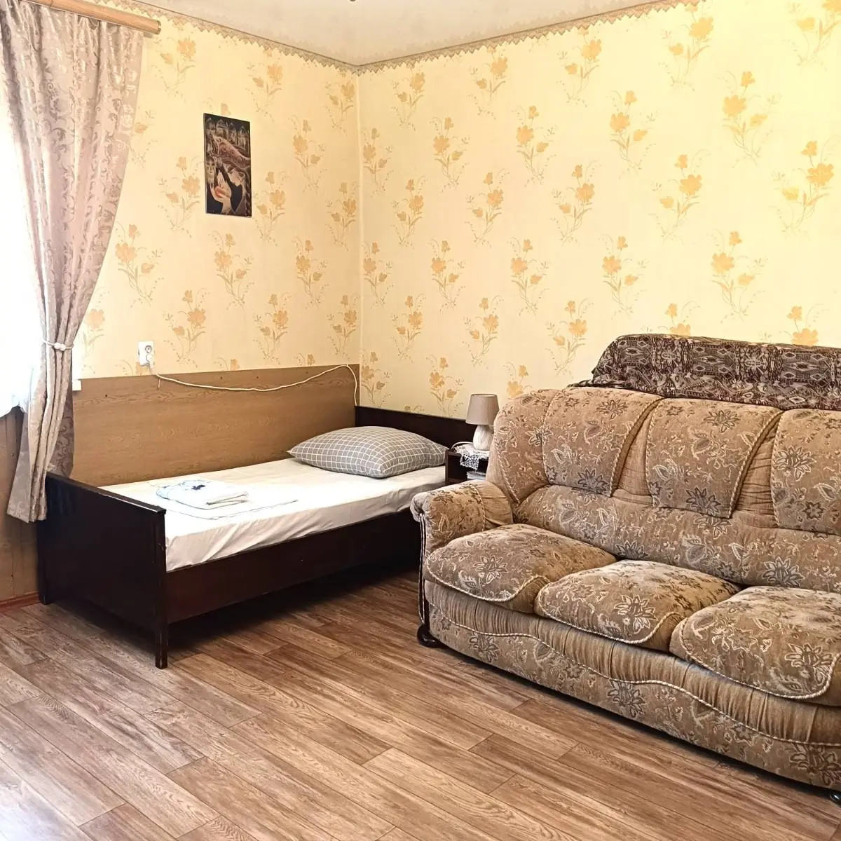 1-комн. рядом с Нарзанной галереей, 35 м², ул. Ермолова, д 6 — главное фото квартиры посуточно в Кисловодске