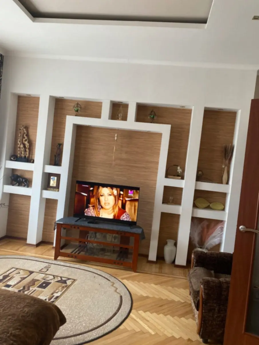 2-комн. недалеко от центра, 70 м², ул. Желябова, 15 — главное фото квартиры посуточно в Кисловодске