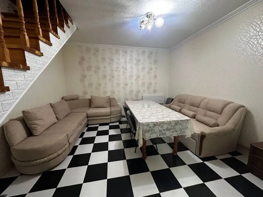 2-комн. в центре Кисловодска, 80 м², ул Чкалова, д 3 — фото квартиры посуточно в Кисловодске №2
