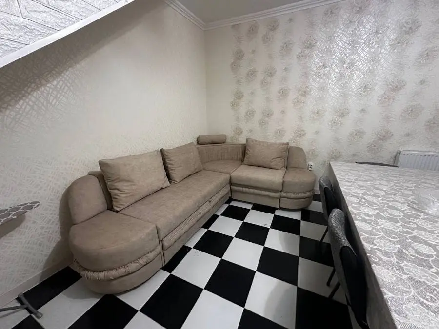 2-комн. в центре Кисловодска, 80 м², ул Чкалова, д 3 — главное фото квартиры посуточно в Кисловодске