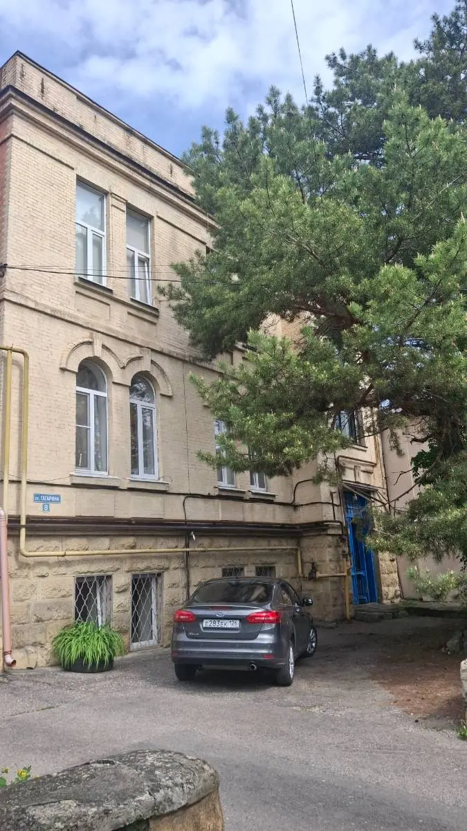 1-комн. рядом с прогулочной зоной, 40 м², ул. Гагарина, д. 8 — фото квартиры посуточно в Кисловодске №2