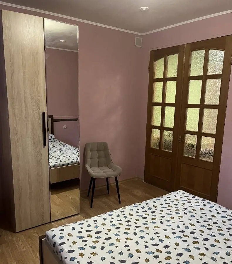 2-комн. в парковой зоне, 46 м², ул. Чернышевского, д. 25а — главное фото квартиры посуточно в Кисловодске