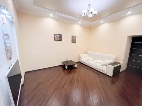 4-комн. у Курортного бульвара, 80 м² — квартира посуточно в Кисловодске, ул. Чкалова, д. 34