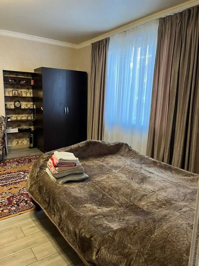 2-комн. в курортной зоне, 52 м², ул. Одесская, 8 — главное фото квартиры посуточно в Кисловодске