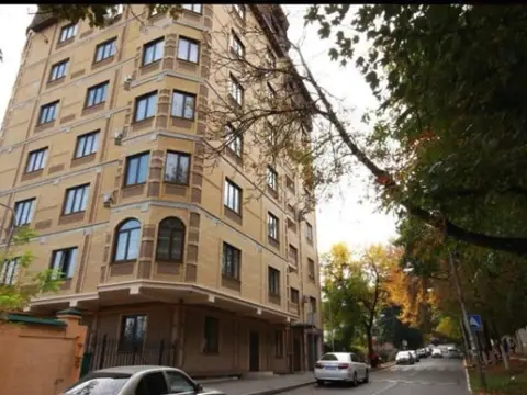2-комн. в центре Кисловодска, 85 м² — квартира посуточно в Кисловодске, ул. Чкалова, 74