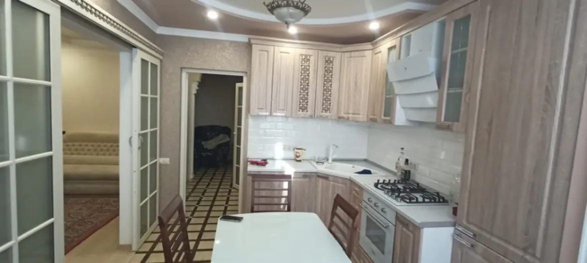 2-комн. в районе санатория Москва, 70 м², ул. Гайдара, 17/2 — главное фото квартиры посуточно в Кисловодске