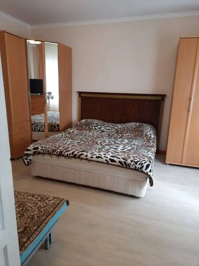 3-комн. в парковой зоне, 35 м², ул. Гагарина, д. 28 — главное фото квартиры посуточно в Кисловодске