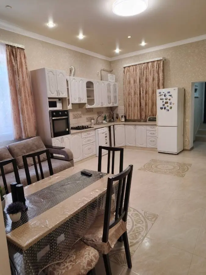 3-комн. в центре Кисловодска, 55 м², ул. Крутая дорога, д. 3 — фото квартиры посуточно в Кисловодске №3