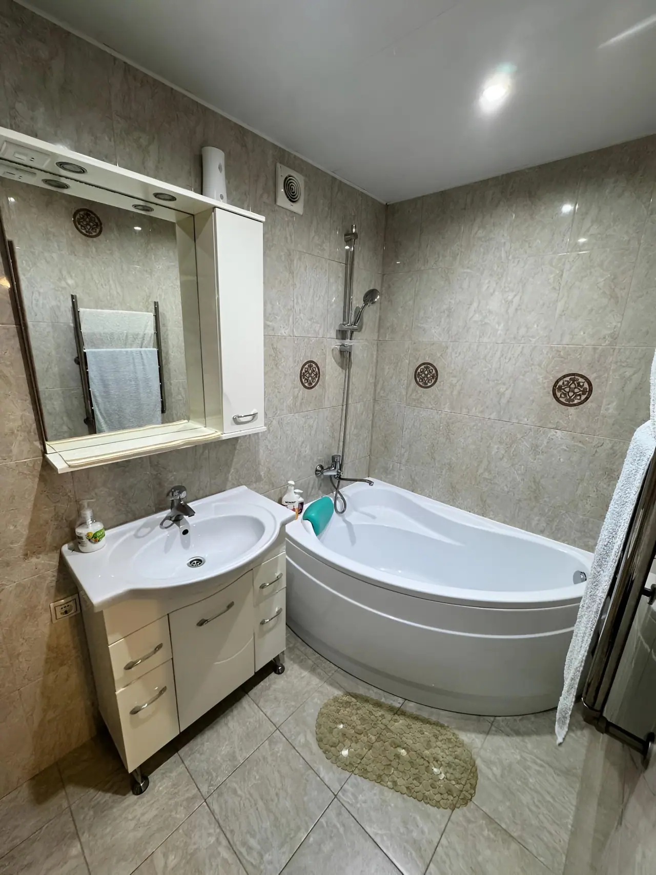 2-комн., 60 м² — Курортный бульвар, 8 мин пешком, ул. Куйбышева, 24 — фото квартиры посуточно в Кисловодске №3