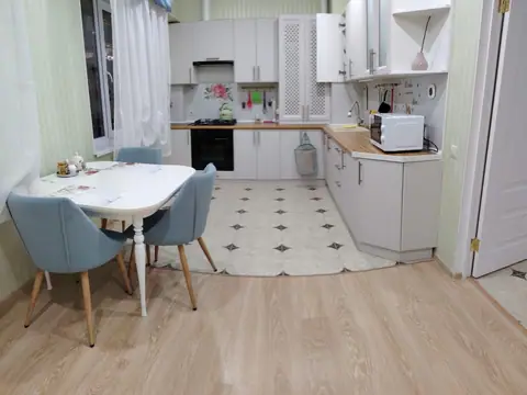 2-комн., 75 м² — район санатория «Москва» — квартира посуточно в Кисловодске, ул. Коллективная, 11