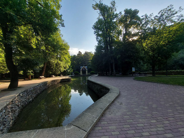 Стеклянная струя в Кисловодске — фото 2